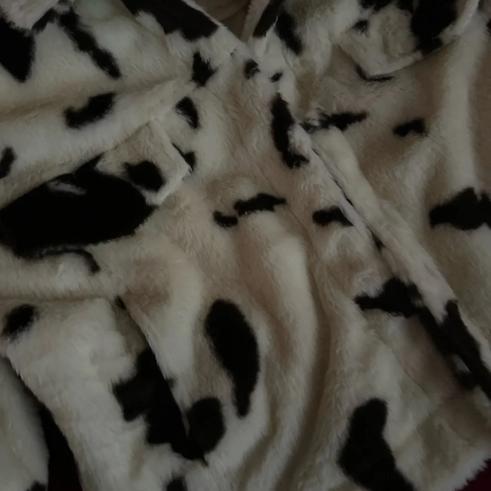 Cozy Black and White Faux Fur cow Jacket M - Picture 7 of 7